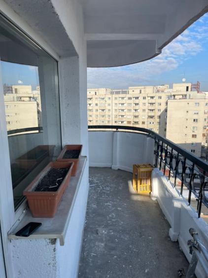 Apartament cu 4 camere decomandat, mobilat în Central