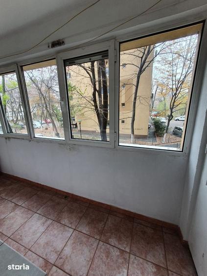 Apartament cu 3 camere semidecomandat în Drumul Taberei
