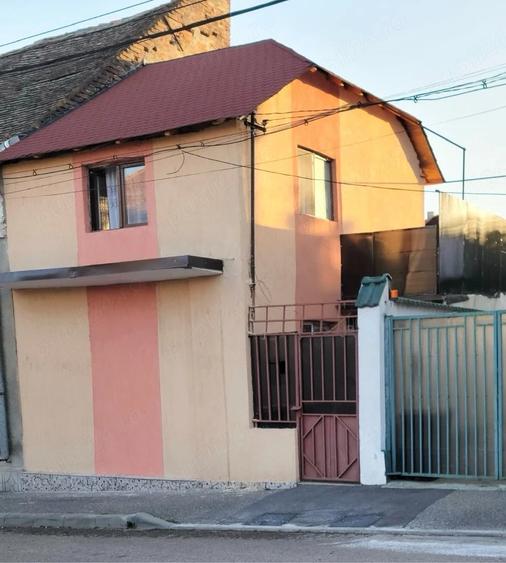 Casă cu 2 camere cu Teren 60 Mp în Central