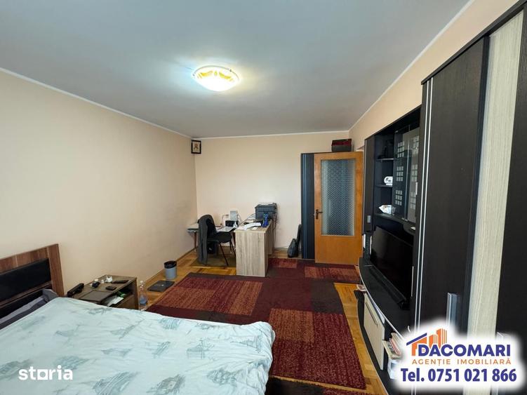 Apartament cu 3 camere decomandat în Micro 19
