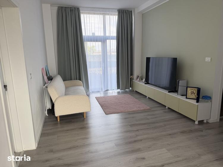 Casă cu 6 camere cu Teren 200 Mp în Tunari