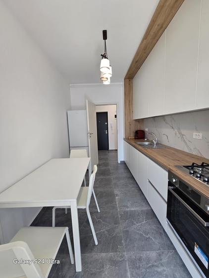 Apartament cu 2 camere decomandat în Apărătorii Patriei