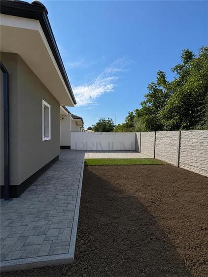 Duplex cu 4 camere cu Canalizare în Moșnița Nouă