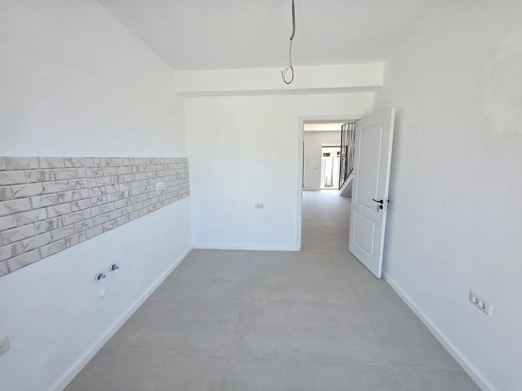 Casă cu 4 camere cu Teren 150 Mp în Bragadiru