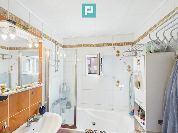Apartament cu 3 camere decomandat, mobilat în Rogerius