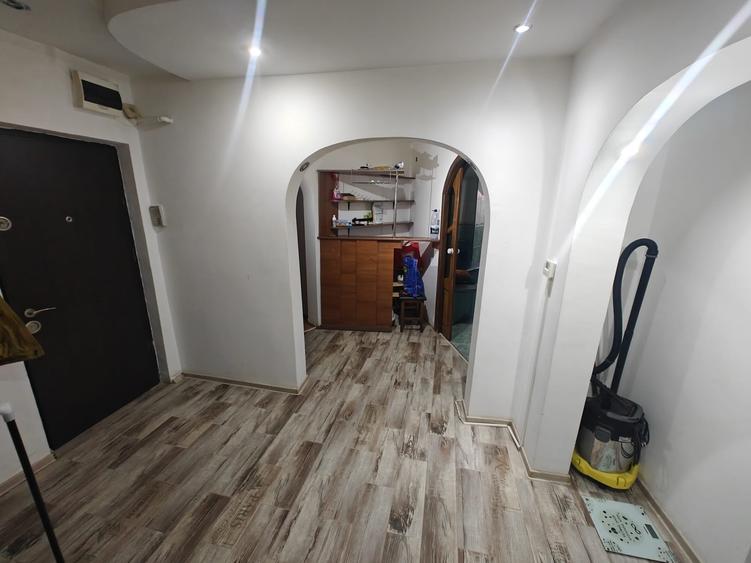 Apartament cu 3 camere în Aleea Sporturilor