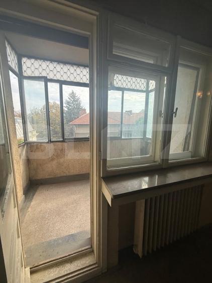 Apartament cu 4 camere semidecomandat în Central