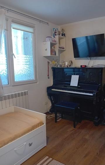 Apartament cu 3 camere semidecomandat în Obor
