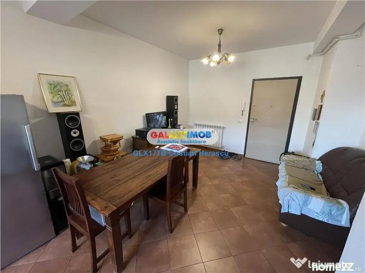 Apartament cu 3 camere semidecomandat în Central