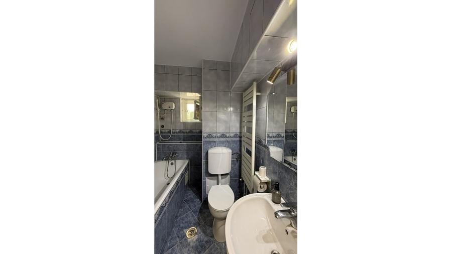 Apartament cu 4 camere decomandat în P-ța Unirii