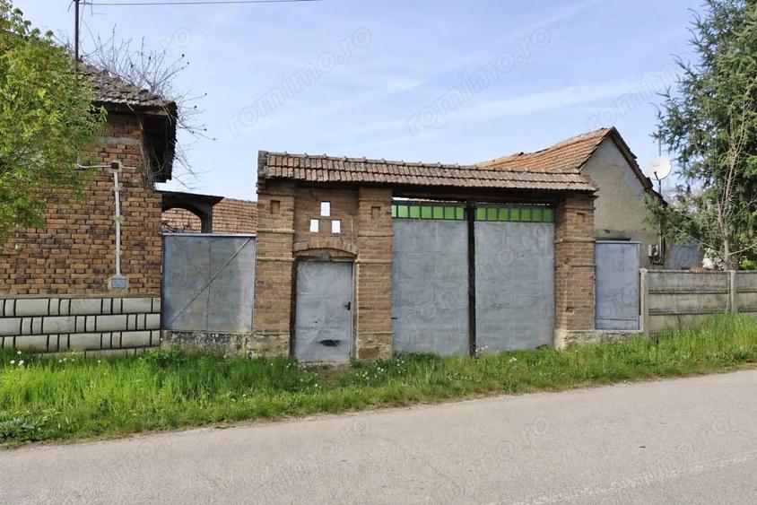 Casă cu 4 camere cu Teren 4122 Mp în Petid