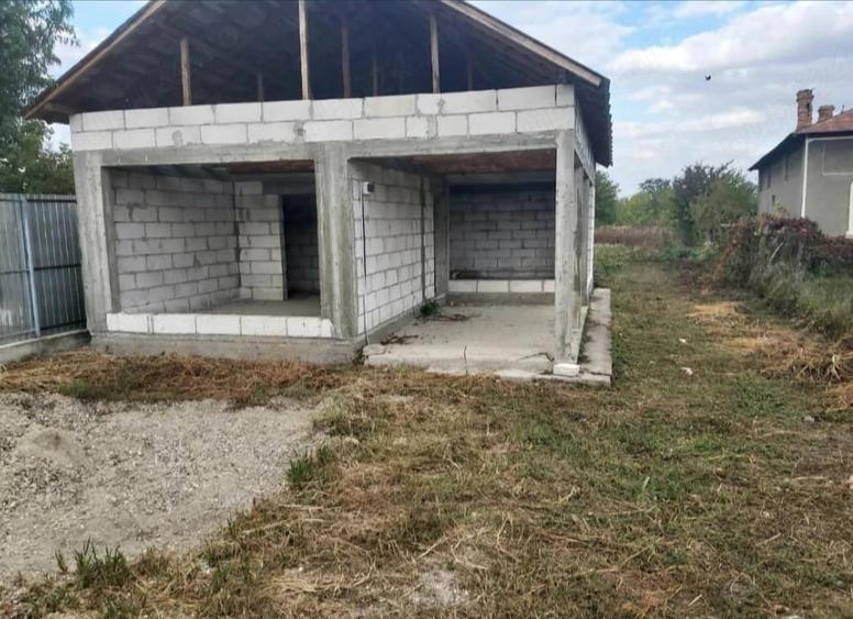 Casă cu Teren 2000 Mp în Merii