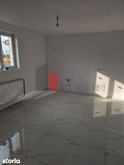 Casă cu 5 camere cu Canalizare în Central
