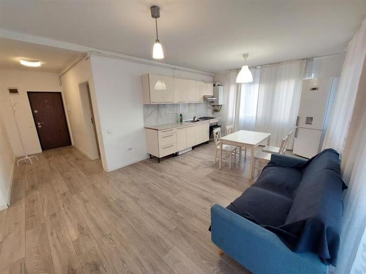 Apartament cu 3 camere semidecomandat, mobilat în Florești