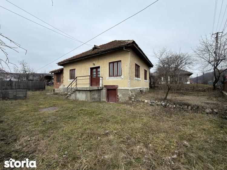 Casă cu 3 camere cu Canalizare în Central