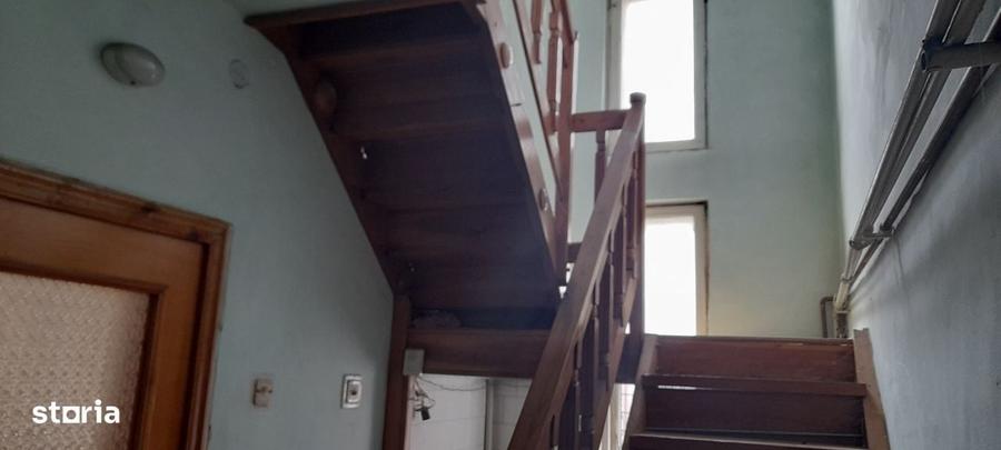 Casă cu 4 camere cu Teren 394 Mp în Central