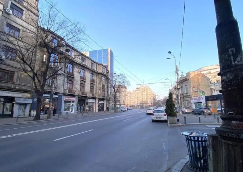 Apartament cu 6 camere decomandat în Moșilor
