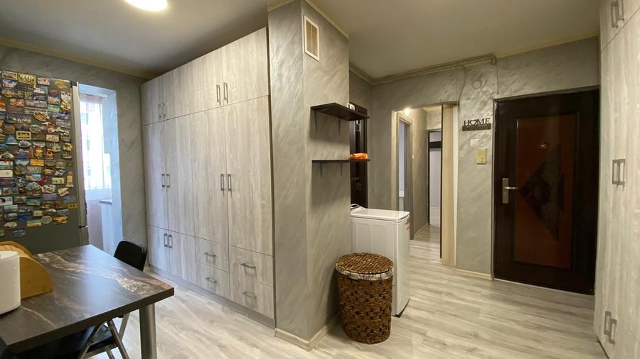 Apartament cu 3 camere decomandat în Astra