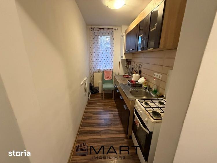 Apartament cu 3 camere semidecomandat, mobilat în Mihai Viteazul