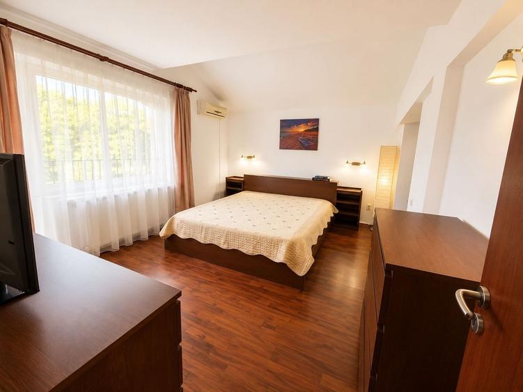 Duplex cu 5 camere cu Canalizare în Giulești Sârbi