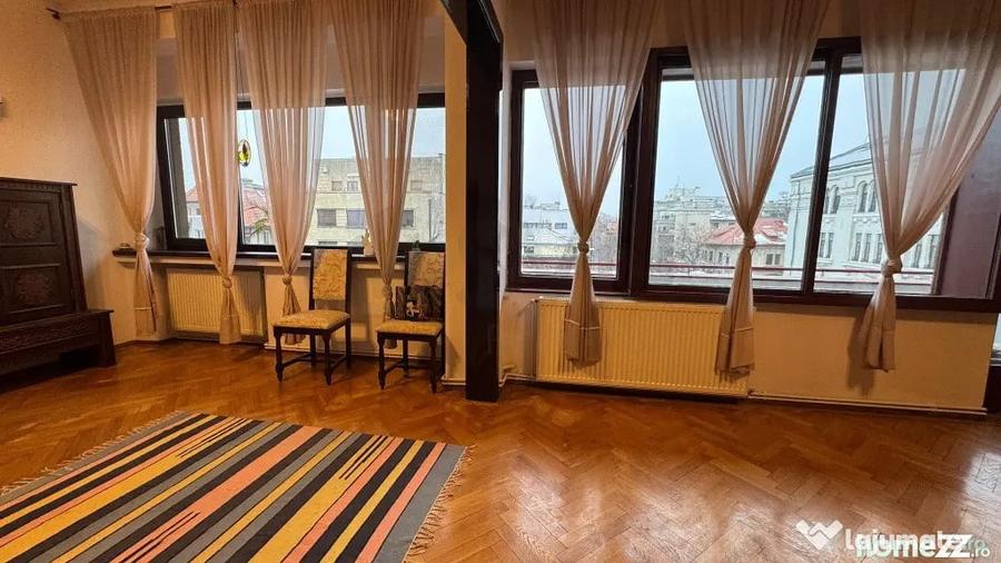 Apartament cu 4 camere decomandat în Central