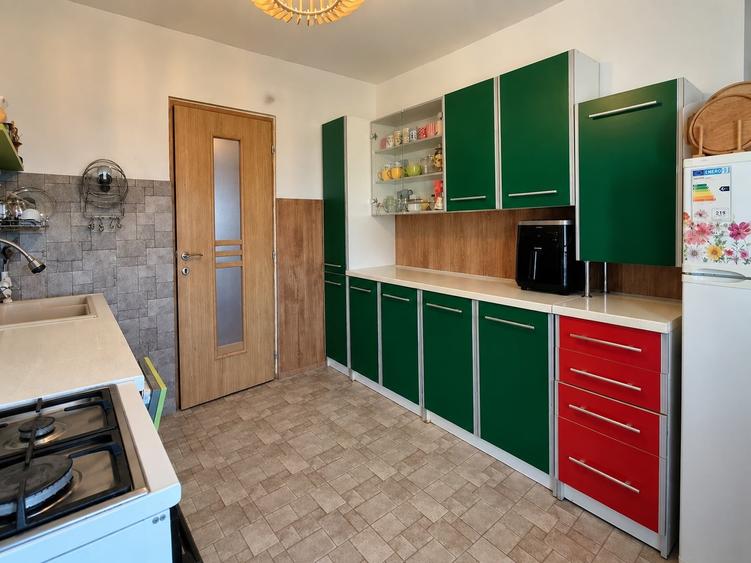 Apartament cu 4 camere decomandat, mobilat în Fabric