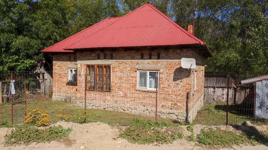 Casă cu 3 camere în Pietreni