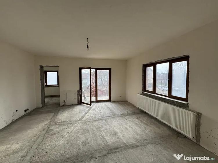 Casă cu 4 camere în Central