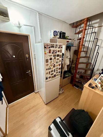 Apartament cu 3 camere semidecomandat, mobilat în Micro 19
