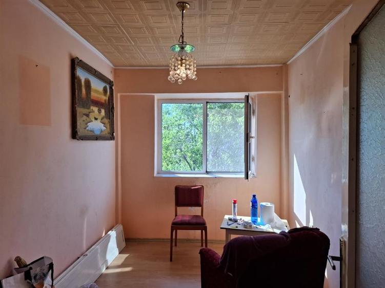 Apartament cu 3 camere decomandat în Viziru 1