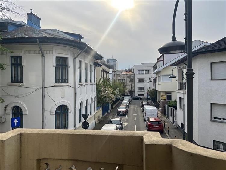 Apartament cu 2 camere decomandat în Dorobanți