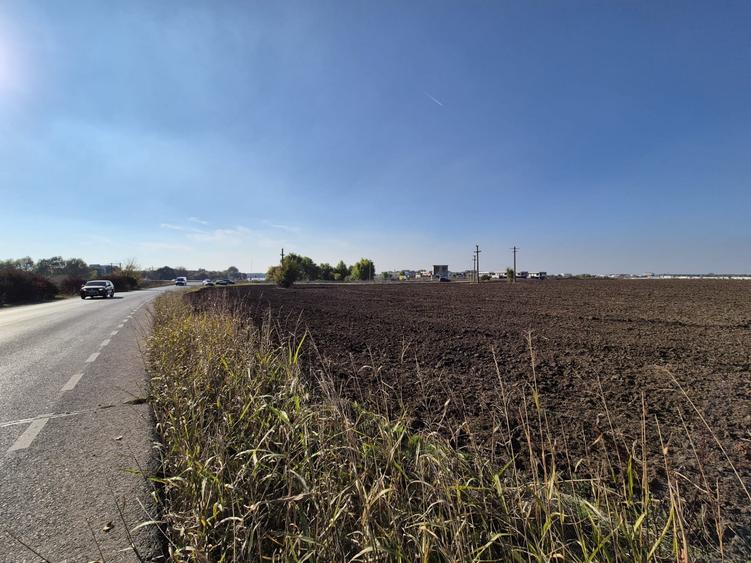 Teren Construcții intravilan de 9988 mp, în Tunari
