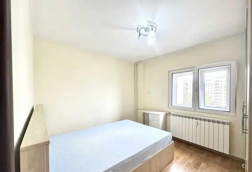 Apartament cu 3 camere semidecomandat în Rahova