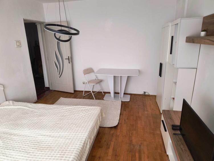 Apartament cu 3 camere decomandat în Păcurari