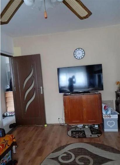Apartament cu 3 camere decomandat, mobilat în Lipovei