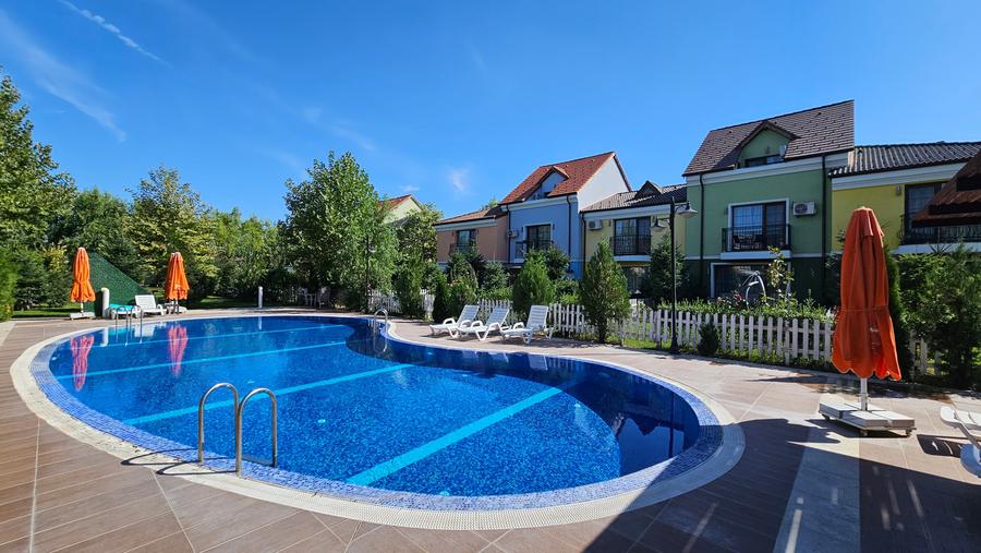 Duplex cu 4 camere cu Piscina în Nord