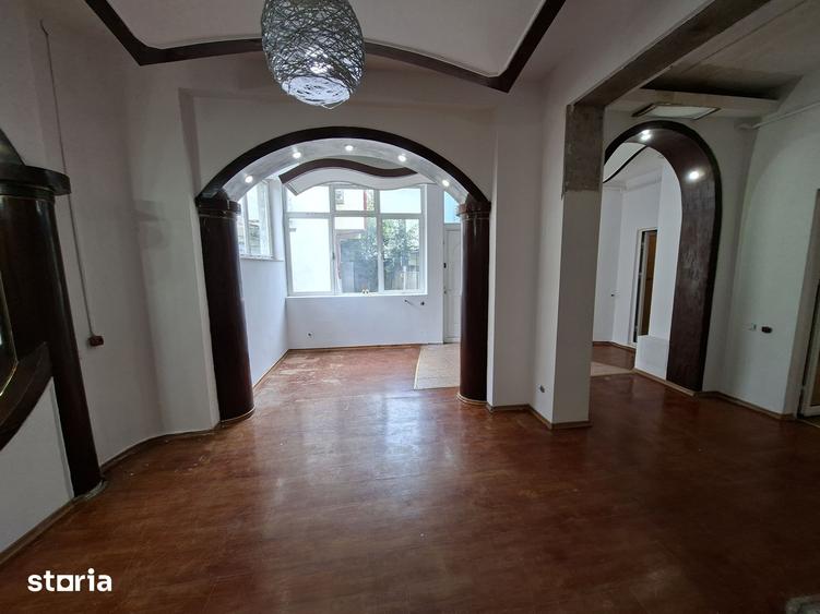 Casă cu 4 camere cu Teren 145 Mp în Centrul Civic