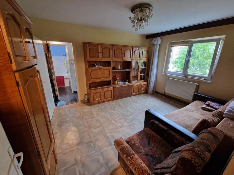 Apartament cu 2 camere semidecomandat în Florilor