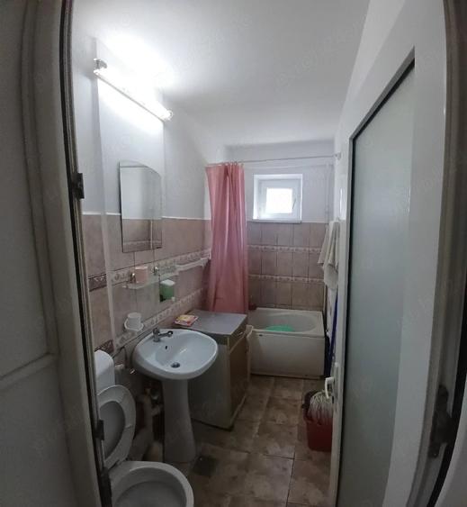 Apartament cu 2 camere semidecomandat în Casa de Cultură