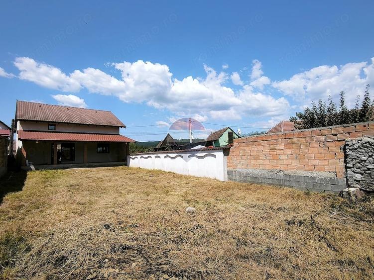Casă cu 4 camere cu Teren 401 Mp în Hoghilag