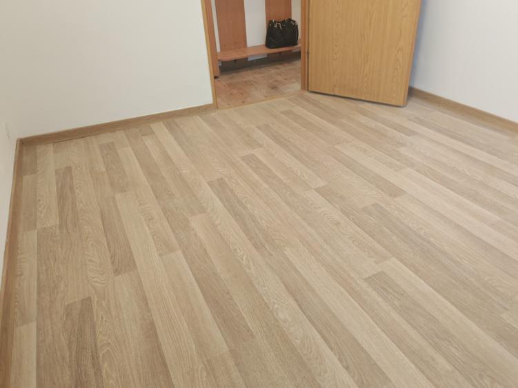 Apartament cu 3 camere decomandat în Astra