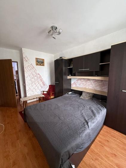 Apartament cu 3 camere decomandat, mobilat în Terezian