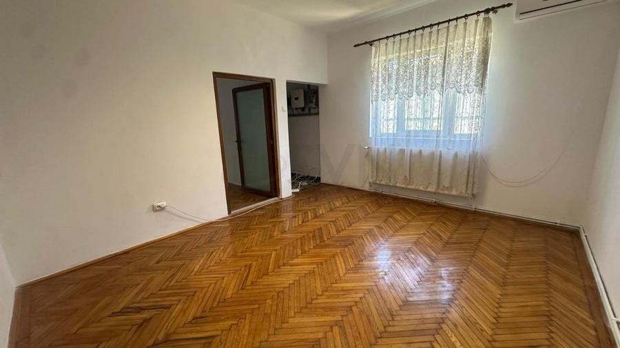 Casă individuală cu 5 camere cu Garaj în Chitila