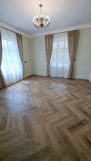 Casă individuală cu 5 camere cu Canalizare în Central