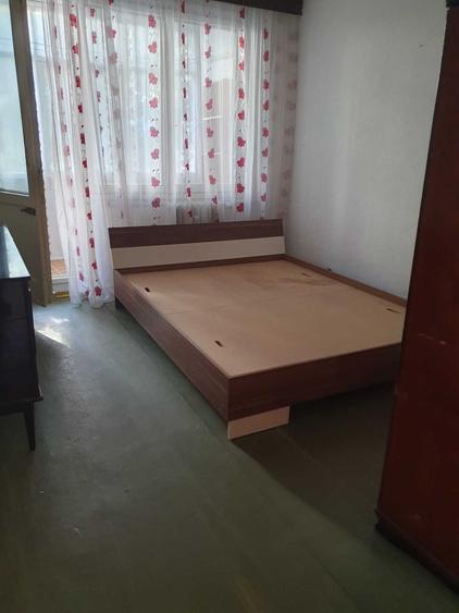 Apartament cu 3 camere semidecomandat în Republicii