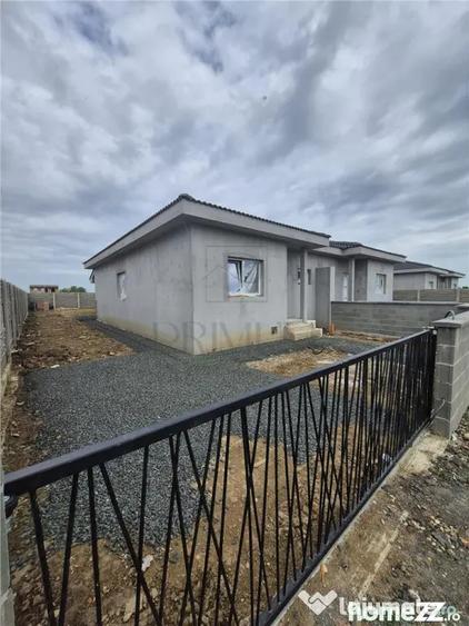 Casă cu 3 camere cu Teren 330 Mp în Moșnița Nouă
