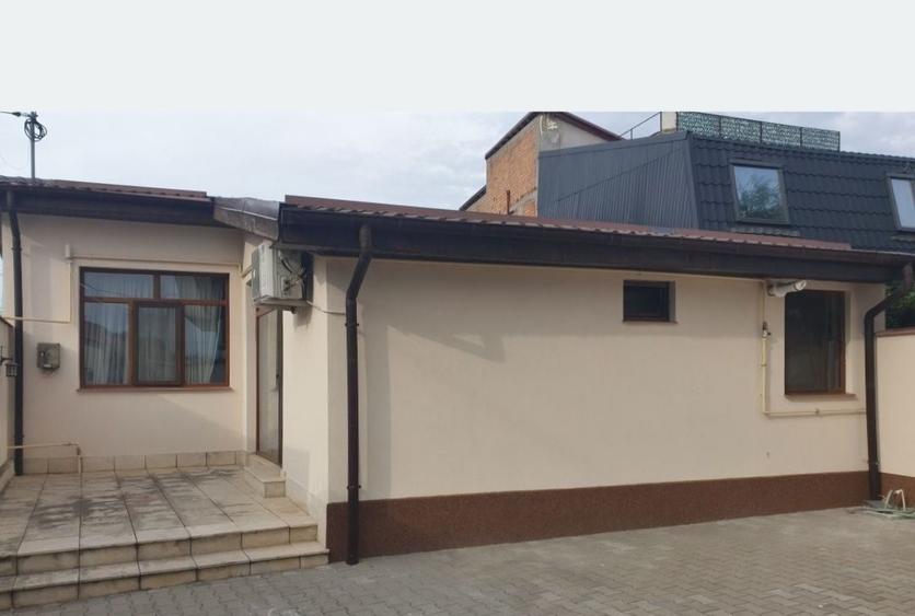 Casă cu 4 camere cu Teren 100 Mp în Central