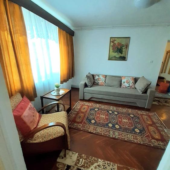 Apartament cu 2 camere semidecomandat în Cetate