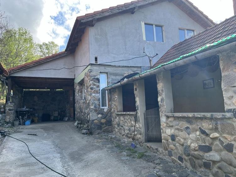 Casă cu 4 camere în Tapia