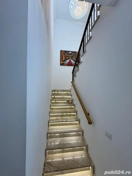 Casă cu 6 camere în Dumbrăvița